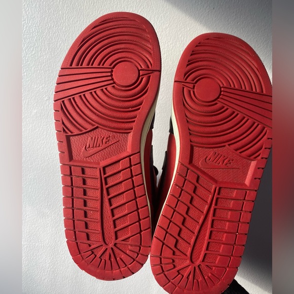 Air Jordan 1 Mid Reverse Banned - Picture 4 of 6